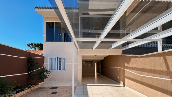 CASA COM QUINTAL NO CENTRO DE PIRAQUARA