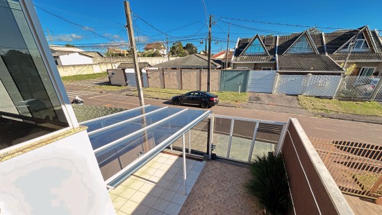 CASA COM QUINTAL NO CENTRO DE PIRAQUARA