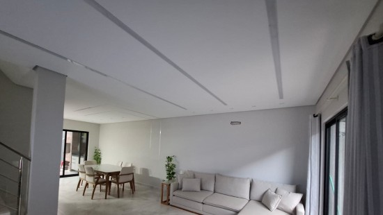 SOBRADO NOVO NO PORTÃO