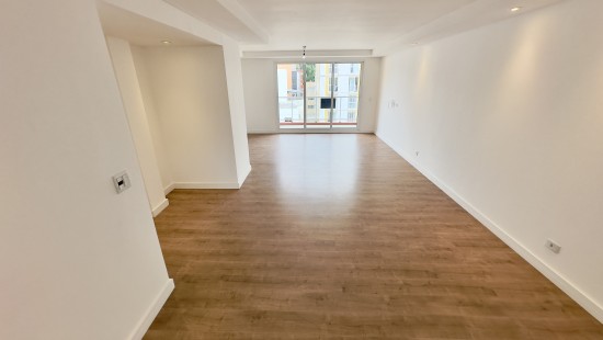 AMPLO APARTAMENTO ÁGUA VERDE