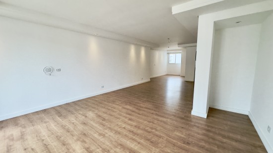 AMPLO APARTAMENTO ÁGUA VERDE