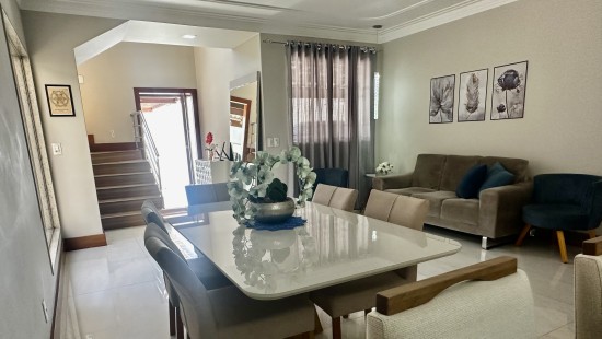 CASA EM COLINA DE LARANJEIRAS