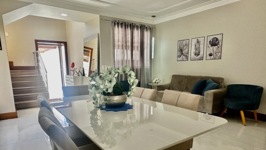 CASA EM COLINA DE LARANJEIRAS