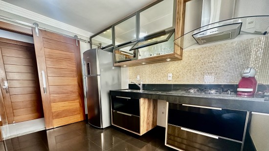 CASA EM COLINA DE LARANJEIRAS