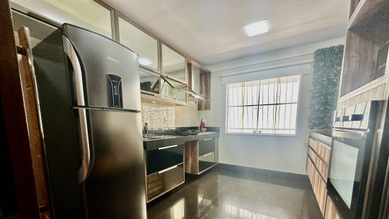 CASA EM COLINA DE LARANJEIRAS