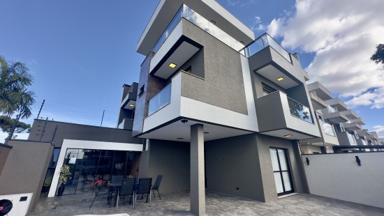 SOBRADO TRIPLEX MOBILIADO HAUER