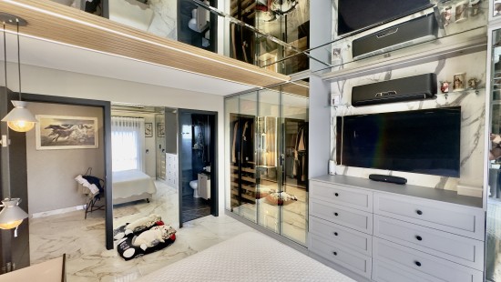 SOBRADO TRIPLEX MOBILIADO HAUER