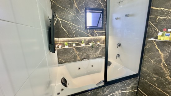 SOBRADO TRIPLEX MOBILIADO HAUER