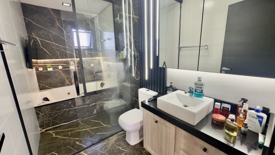 SOBRADO TRIPLEX MOBILIADO HAUER