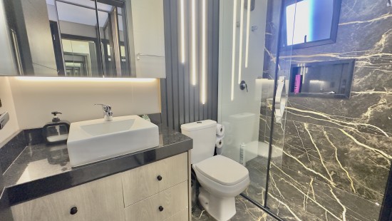 SOBRADO TRIPLEX MOBILIADO HAUER