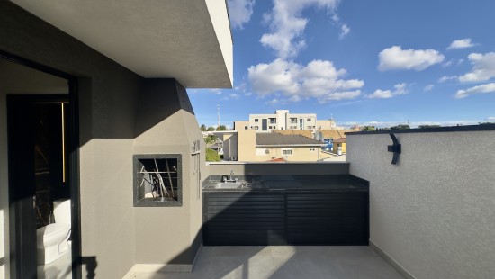 SOBRADO TRIPLEX MOBILIADO HAUER