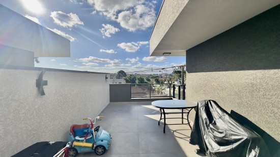 SOBRADO TRIPLEX MOBILIADO HAUER