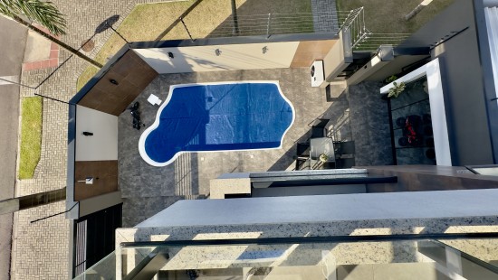 SOBRADO TRIPLEX MOBILIADO HAUER